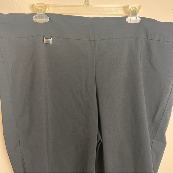 Alfani Women's Black Straight Leg Capris Size 22W NWOT - Picture 2 of 5
